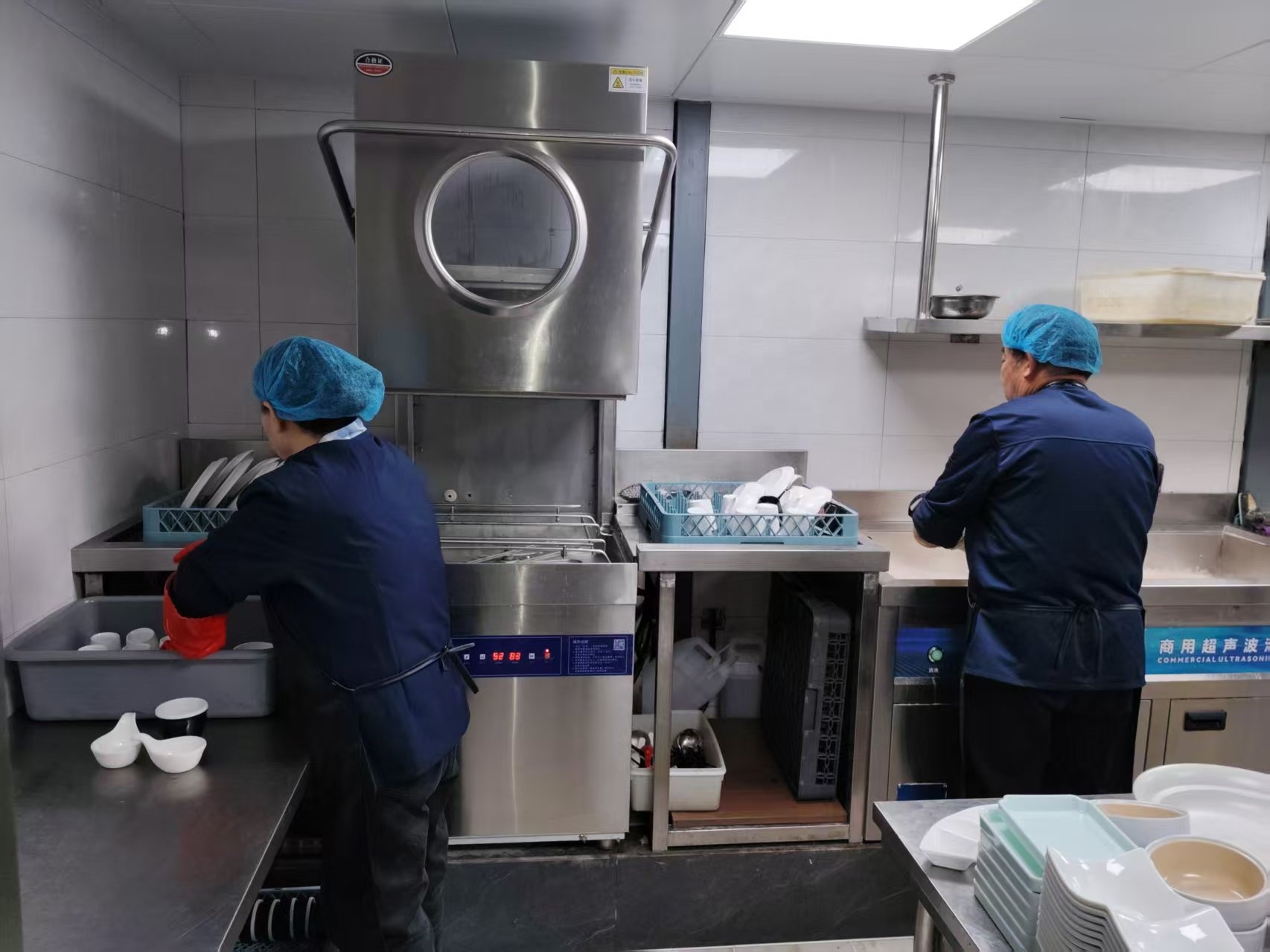 غسالة أطباق صناعية أوتوماتيكية - مراجعة Commercial Kitchen Hoods وسعره